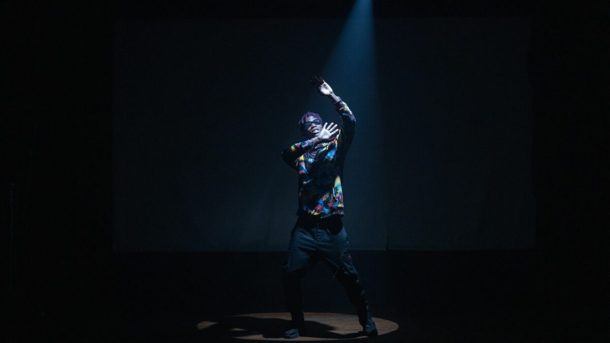 Kader Attou fait dialoguer hip-hop et burlesque à La Scala Paris